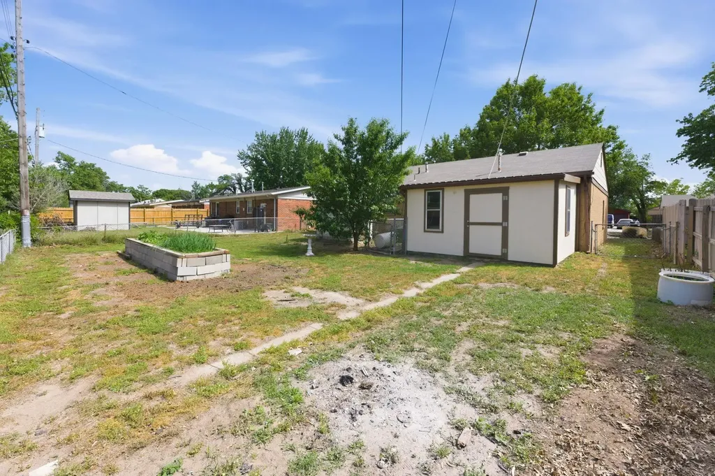 1202 E Del Mar Street Wichita KS 67216