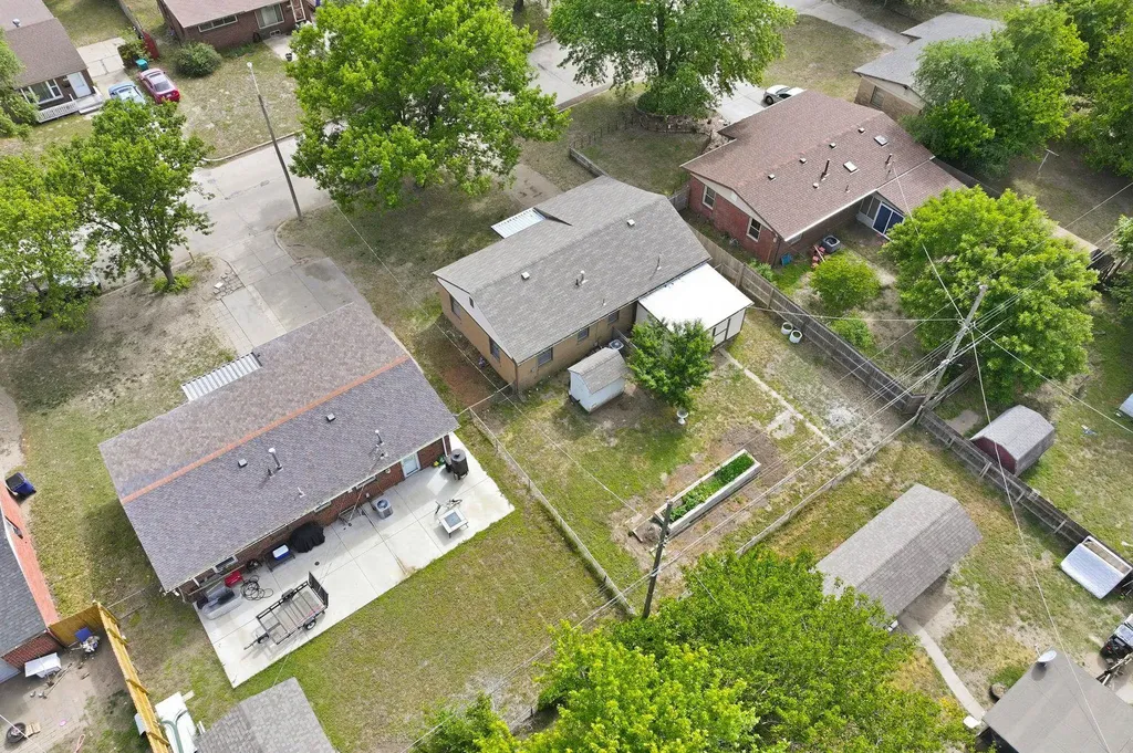 1202 E Del Mar Street Wichita KS 67216