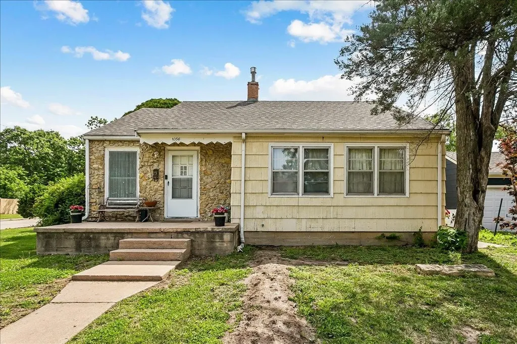 1056 N Parkwood Lane Wichita KS 67208