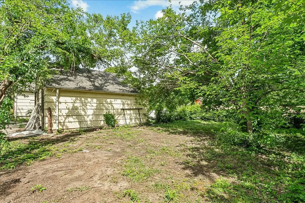 1056 N Parkwood Lane Wichita KS 67208