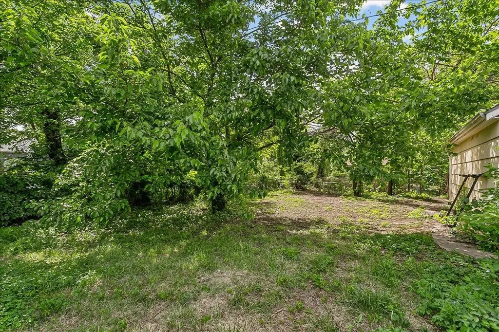 1056 N Parkwood Lane Wichita KS 67208