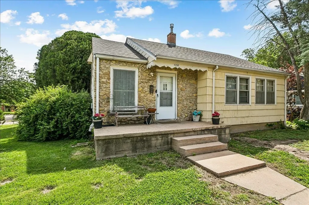 1056 N Parkwood Lane Wichita KS 67208