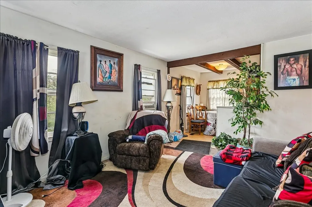 1056 N Parkwood Lane Wichita KS 67208