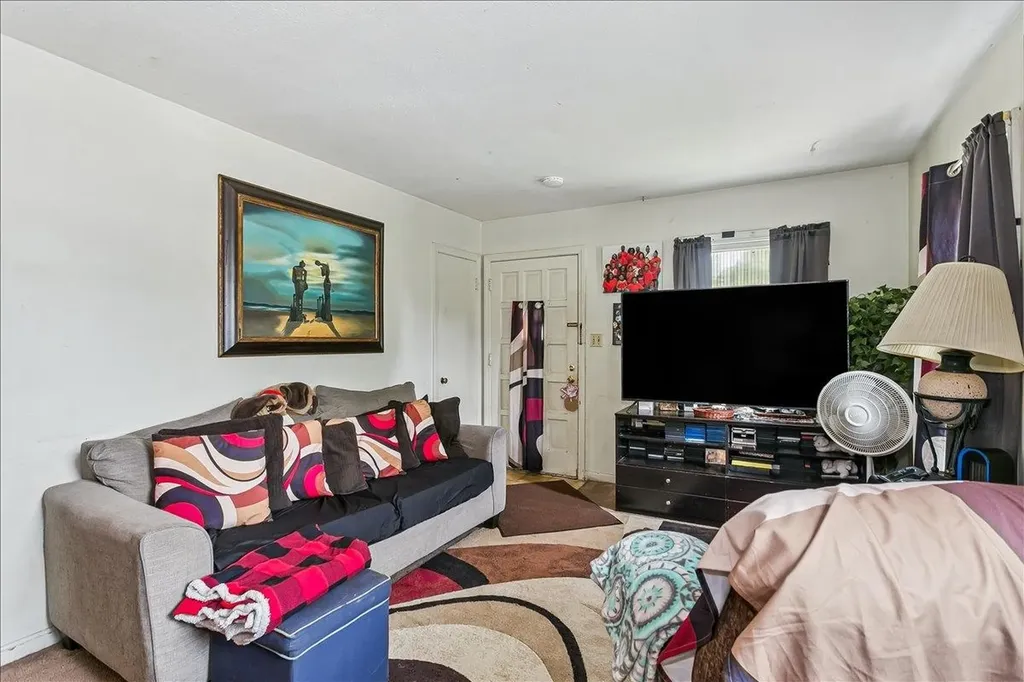 1056 N Parkwood Lane Wichita KS 67208