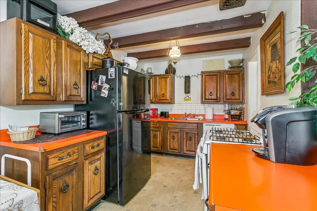 1056 N Parkwood Lane Wichita KS 67208
