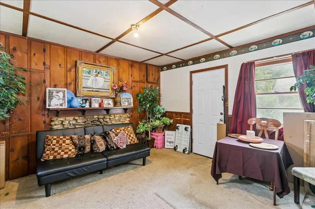 1056 N Parkwood Lane Wichita KS 67208