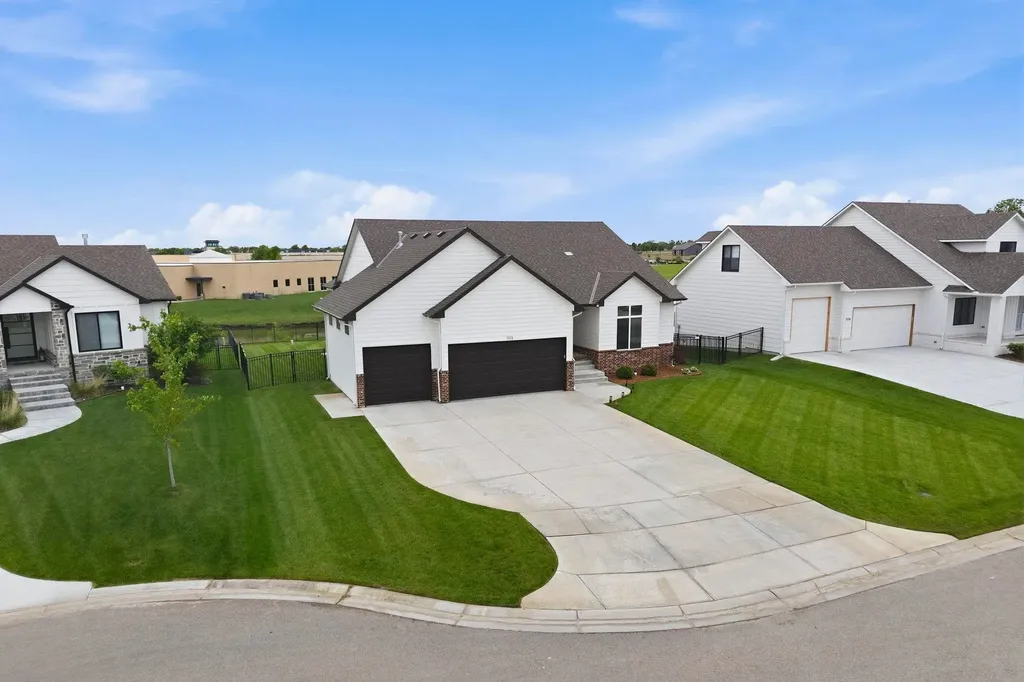 1113 W Lakeway Court Andover KS 67002