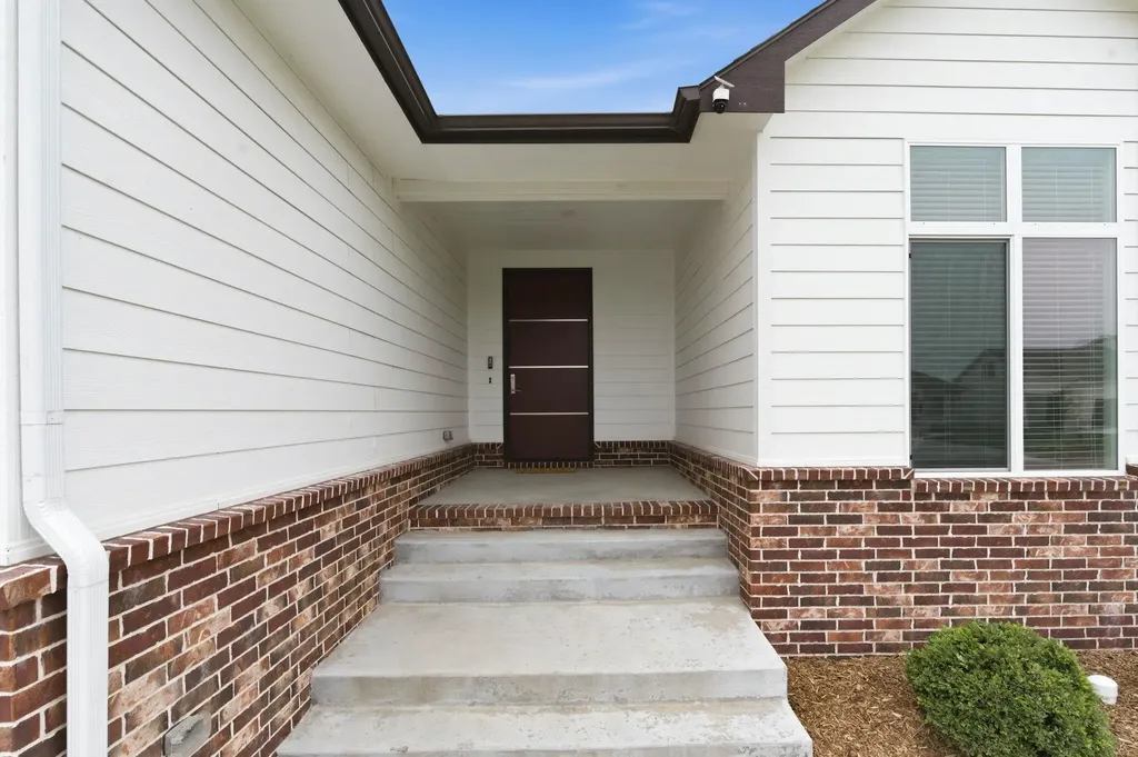 1113 W Lakeway Court Andover KS 67002
