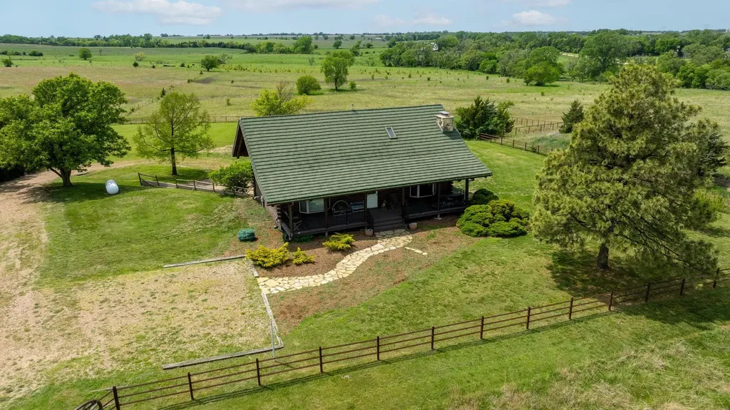 9615 S Rock Road Valley Center KS 67147