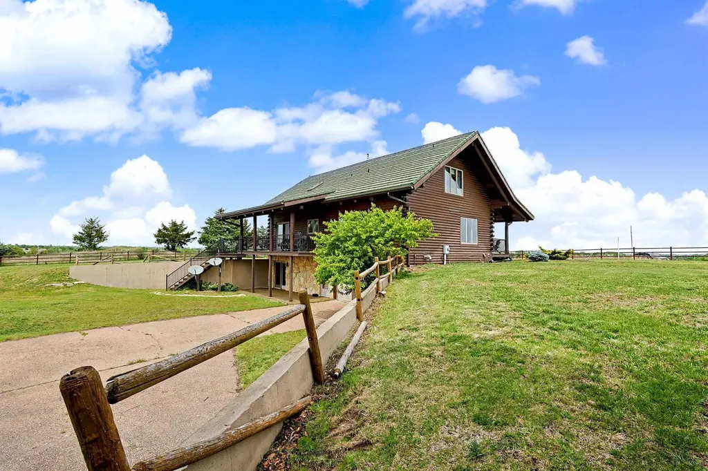 9615 S Rock Road Valley Center KS 67147