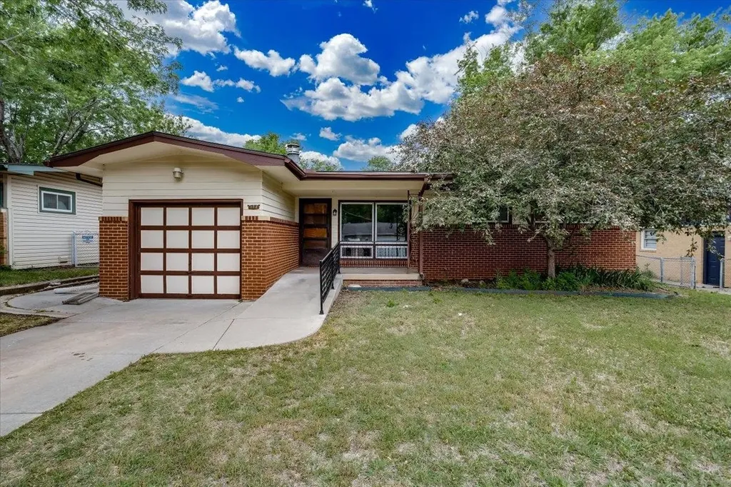 112 W Lincoln Derby KS 67037