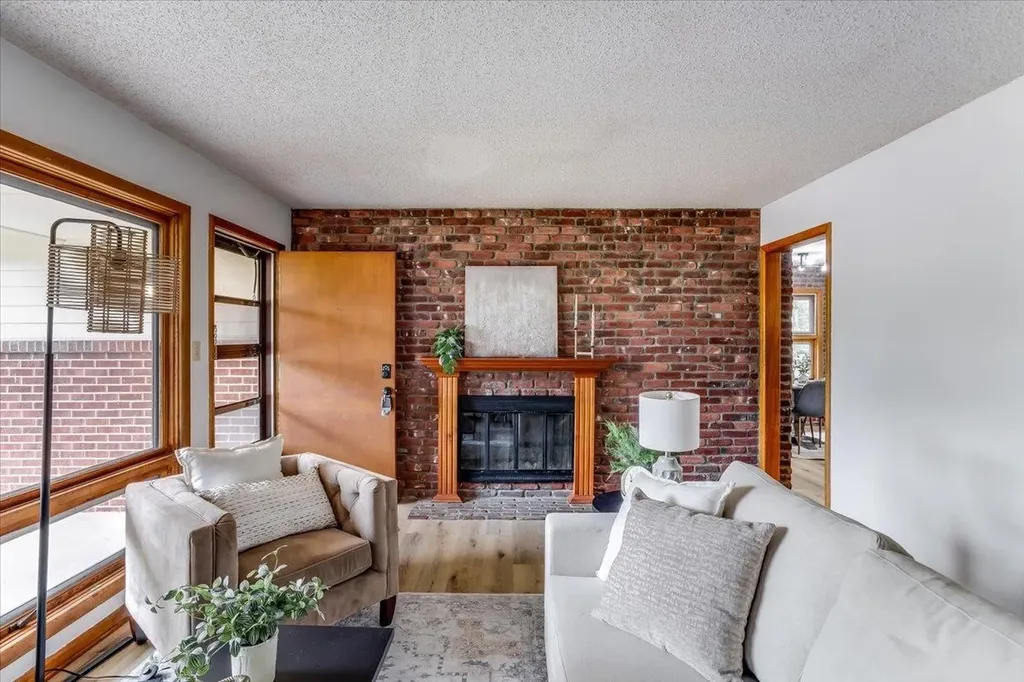 112 W Lincoln Derby KS 67037