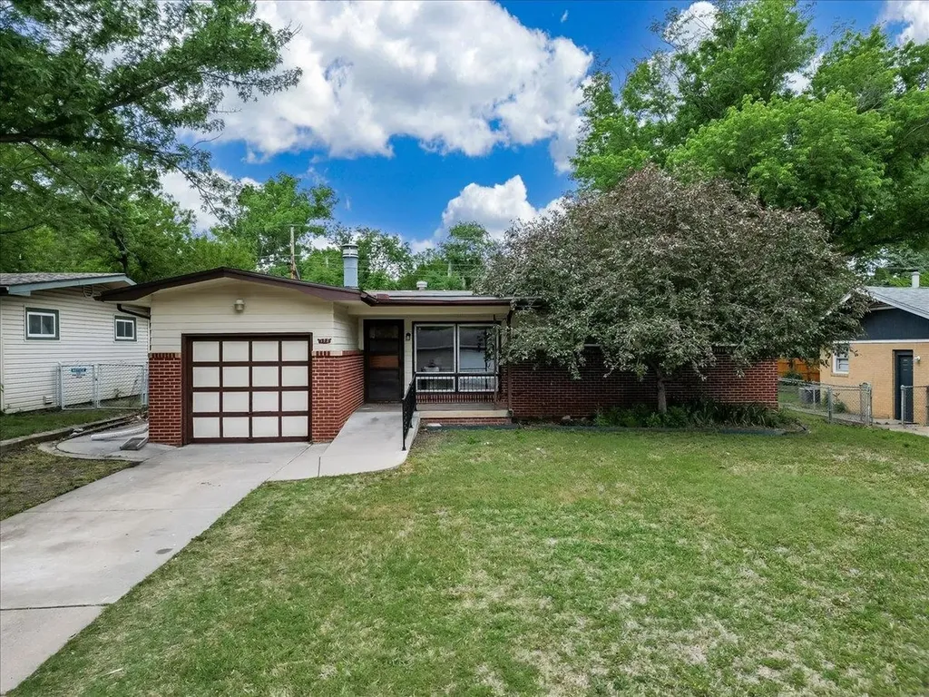 112 W Lincoln Derby KS 67037
