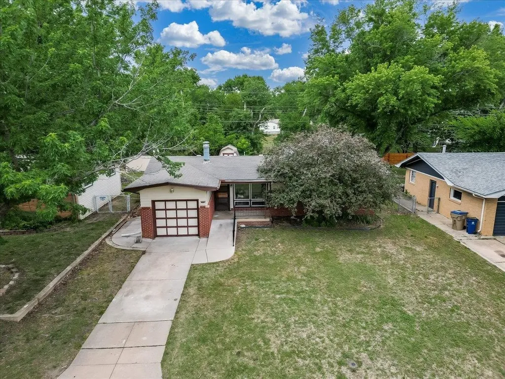 112 W Lincoln Derby KS 67037