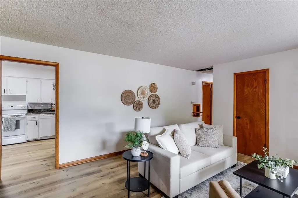 112 W Lincoln Derby KS 67037
