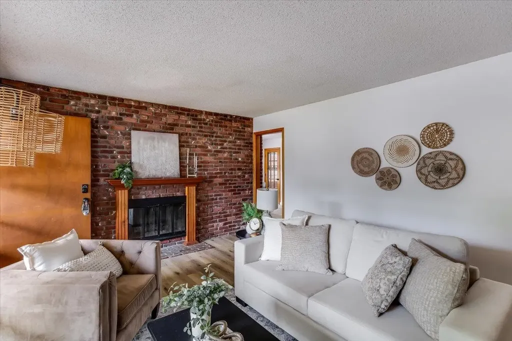 112 W Lincoln Derby KS 67037