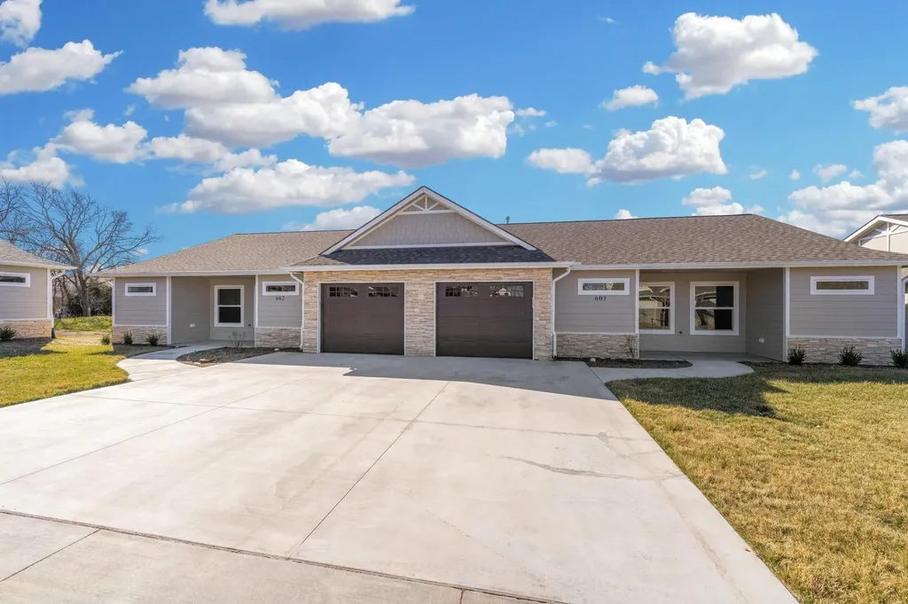 320 N Warren Rose Hill KS 67133