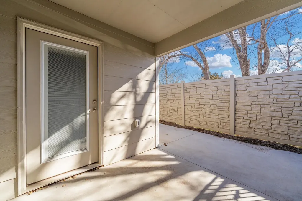 320 N Warren Rose Hill KS 67133