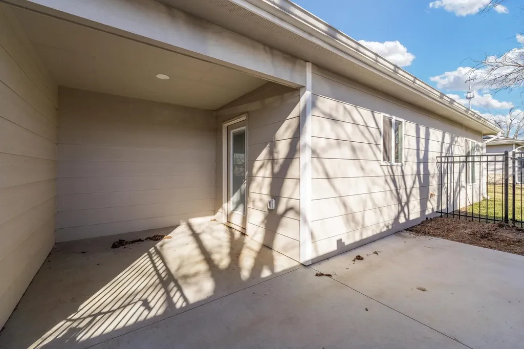 320 N Warren Rose Hill KS 67133