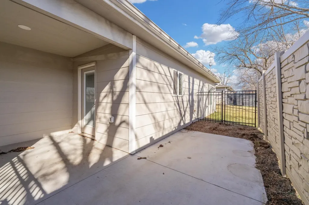 320 N Warren Rose Hill KS 67133
