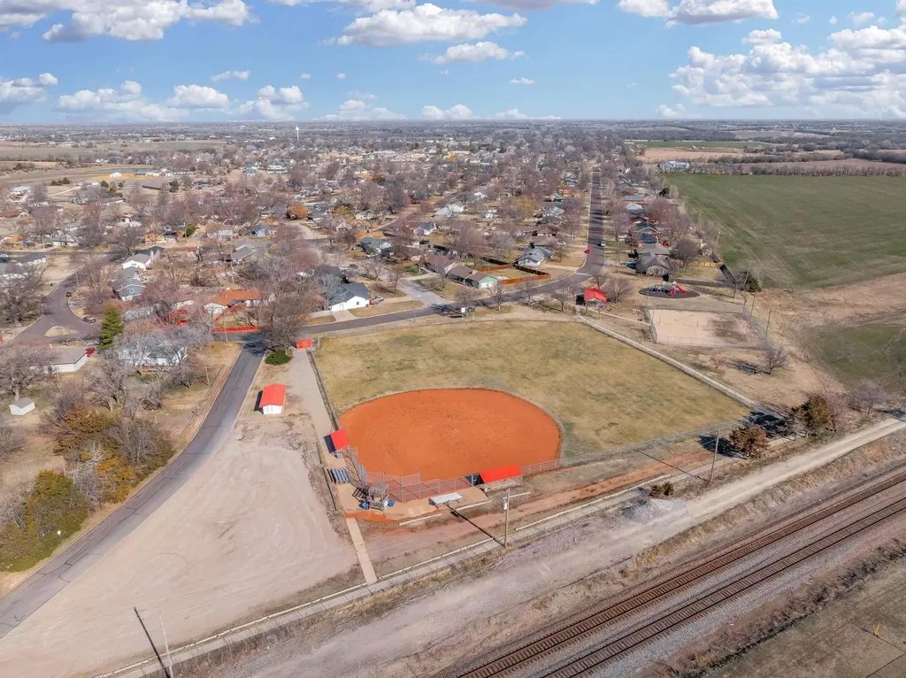 320 N Warren Rose Hill KS 67133