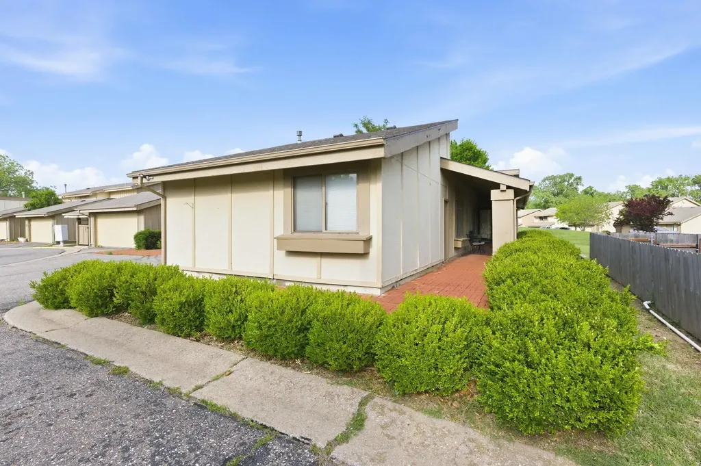 8201 E Harry Street Wichita KS 67207