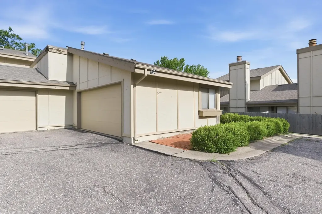 8201 E Harry Street Wichita KS 67207