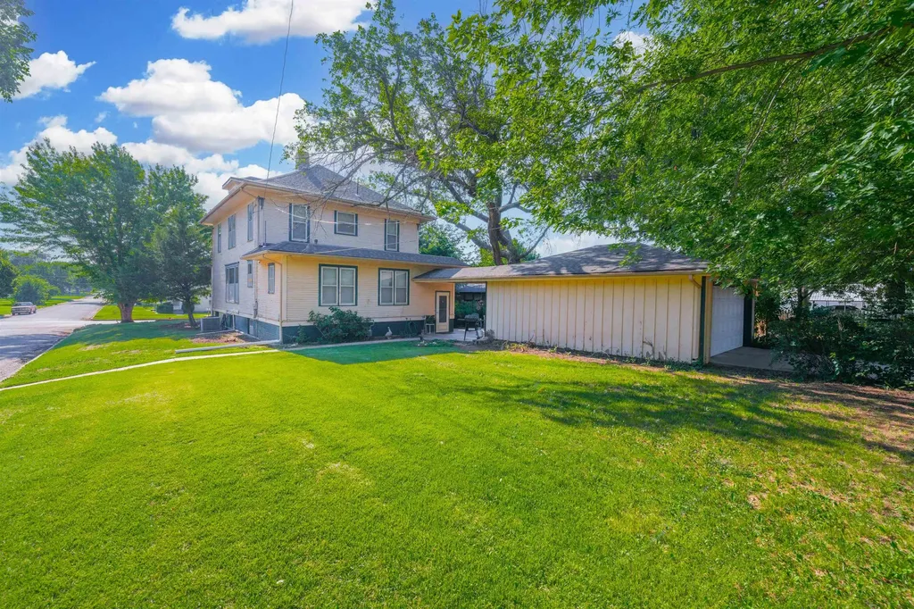 424 N Bluff Anthony KS 67003