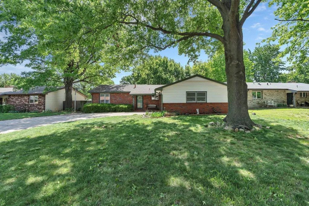 Wichita KS, 1304 N Denmark Street