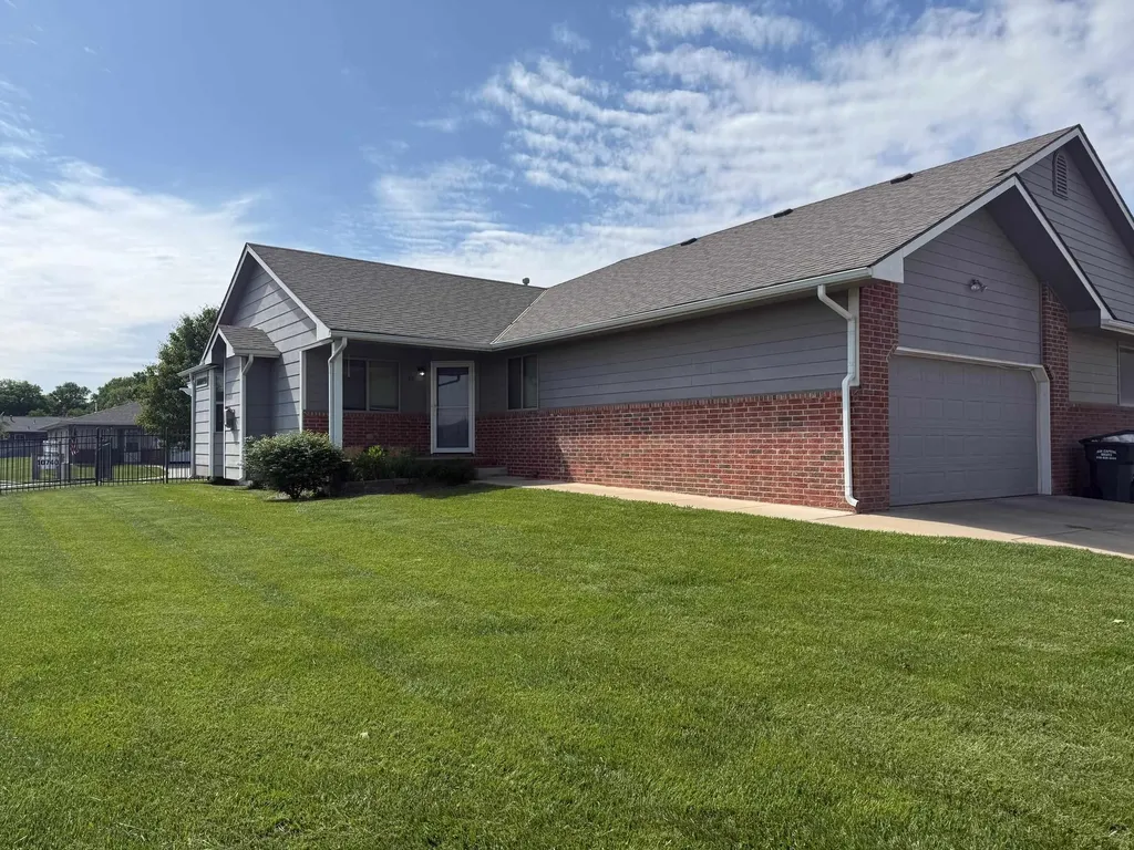 Maize KS, 221 Maize Rd0, Unit #19 & 20