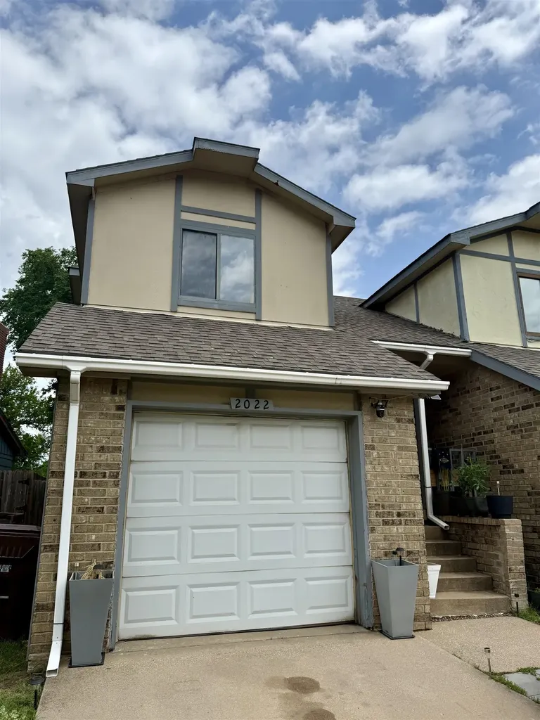 2022 N Old Manor Road Wichita KS 67208