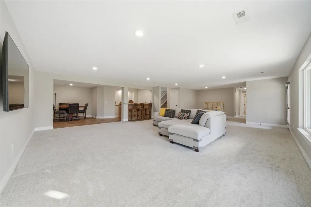 3616 N Crest Court Wichita KS 67226