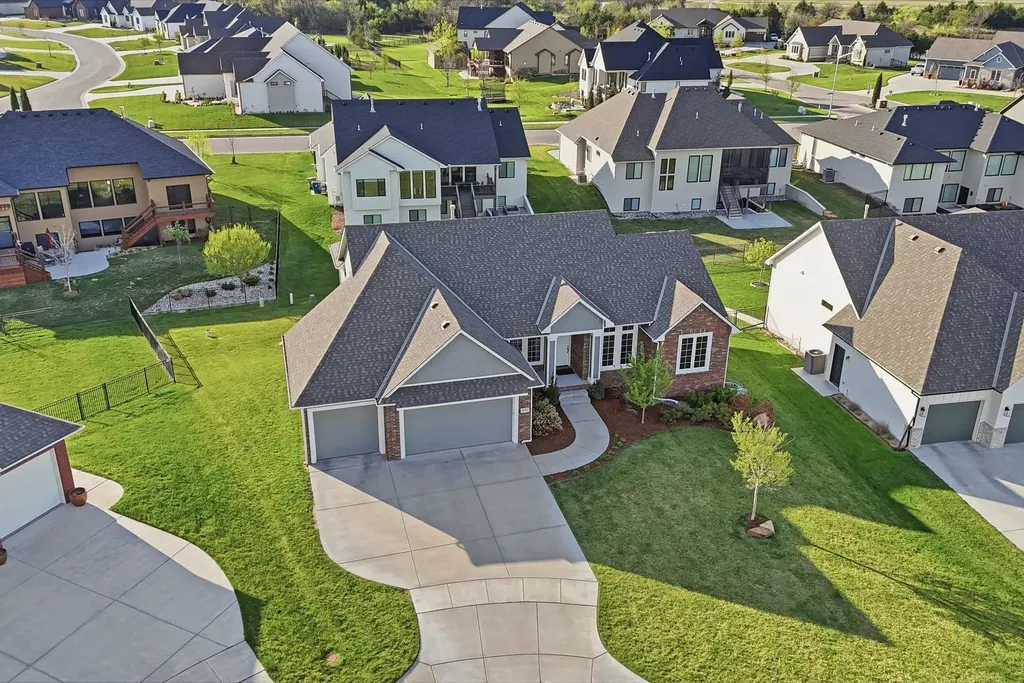 3616 N Crest Court Wichita KS 67226