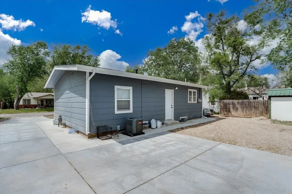 3238 S Edwards Wichita KS 67217