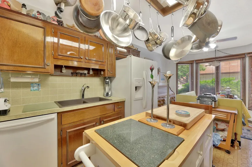 641 N Woodlawn Wichita KS 67208
