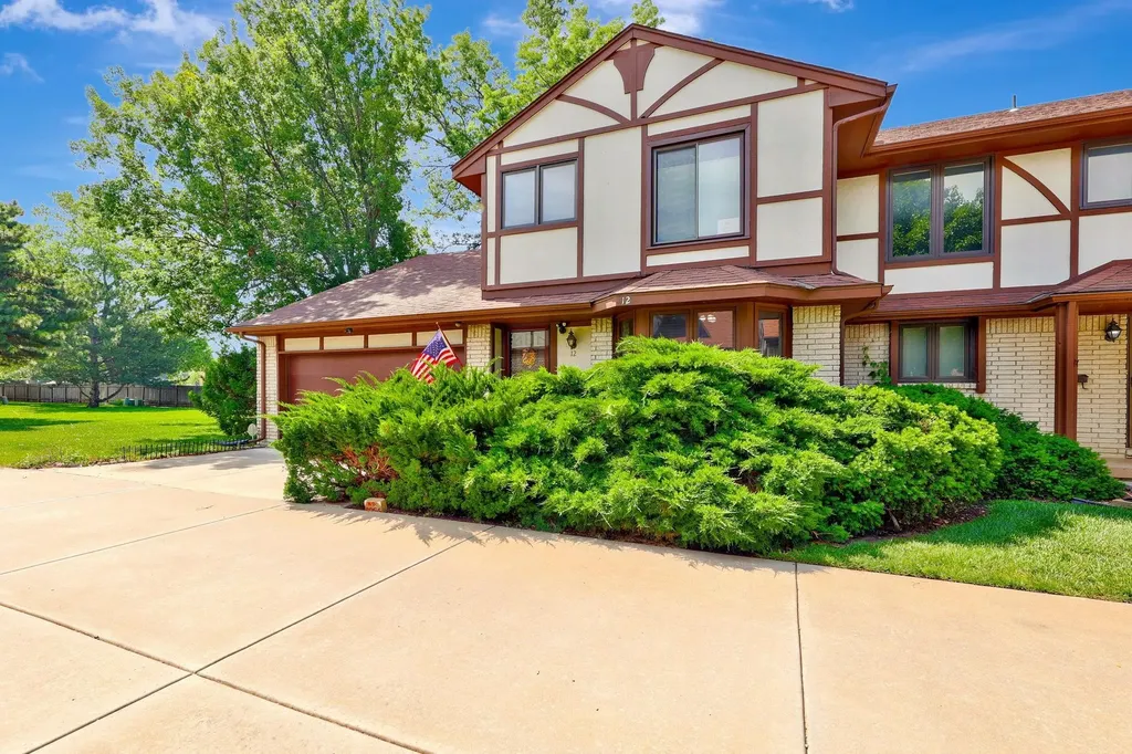 641 N Woodlawn Wichita KS 67208