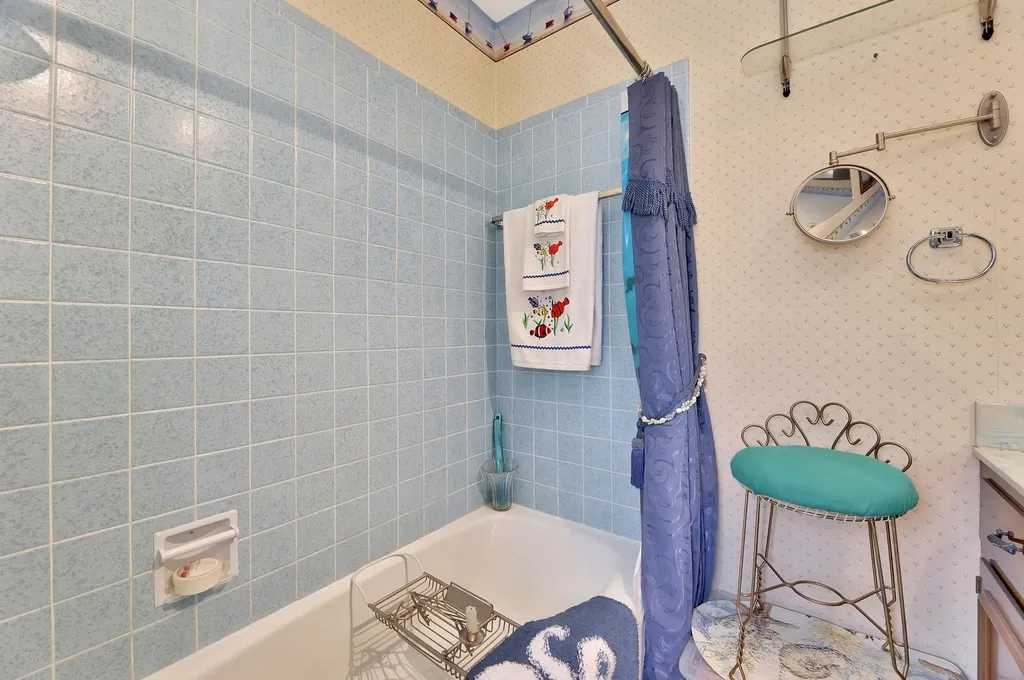 641 N Woodlawn Wichita KS 67208