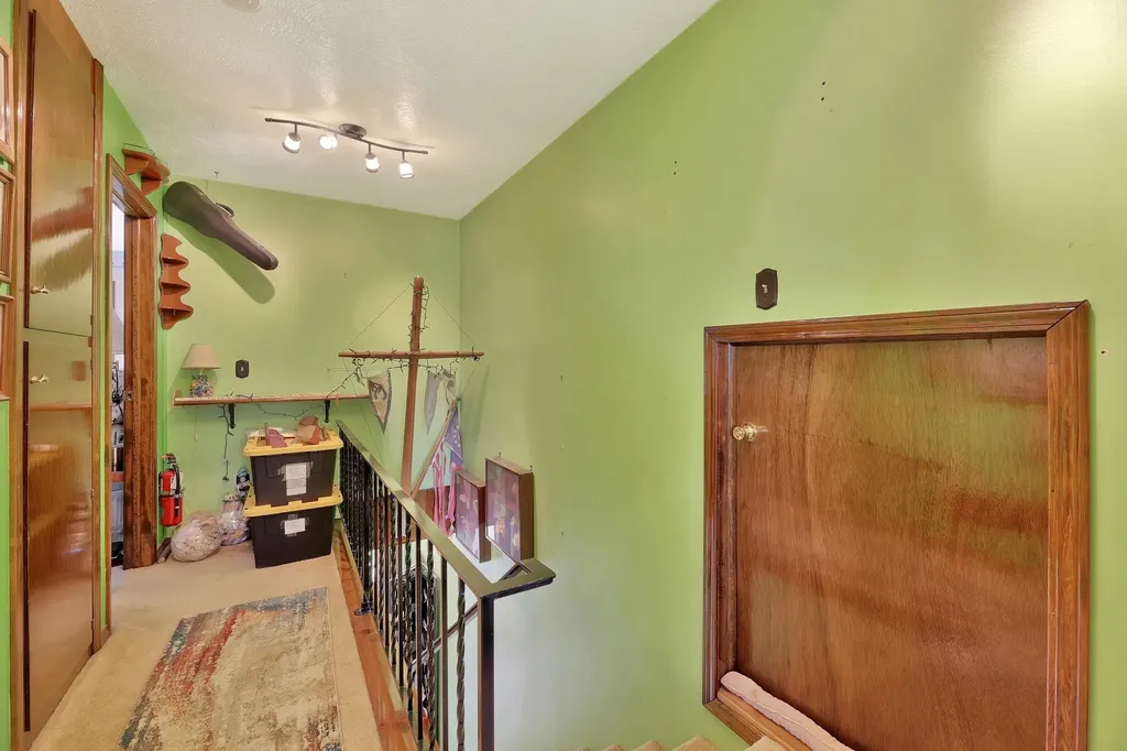 641 N Woodlawn Wichita KS 67208