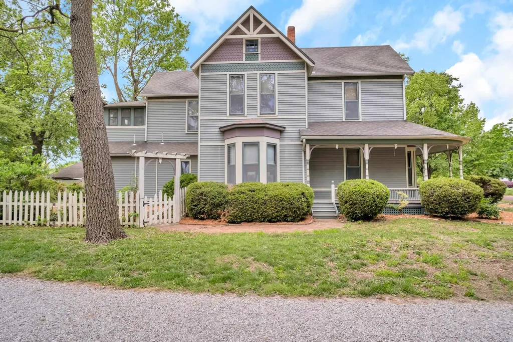 309 E 4th Street Newton KS 67114