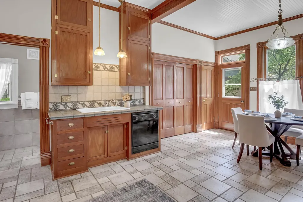 309 E 4th Street Newton KS 67114