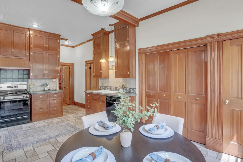 309 E 4th Street Newton KS 67114