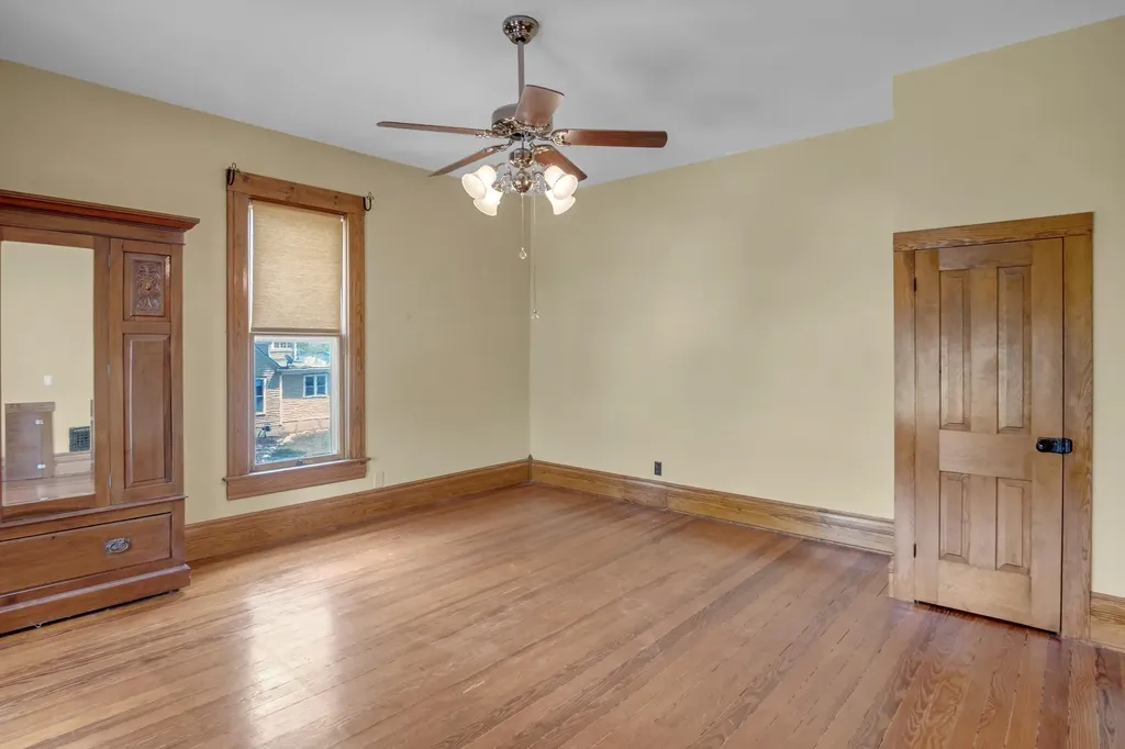 309 E 4th Street Newton KS 67114