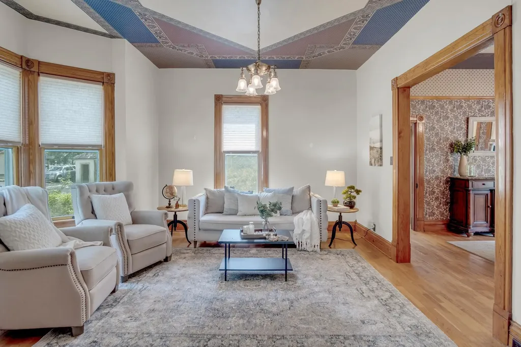 309 E 4th Street Newton KS 67114