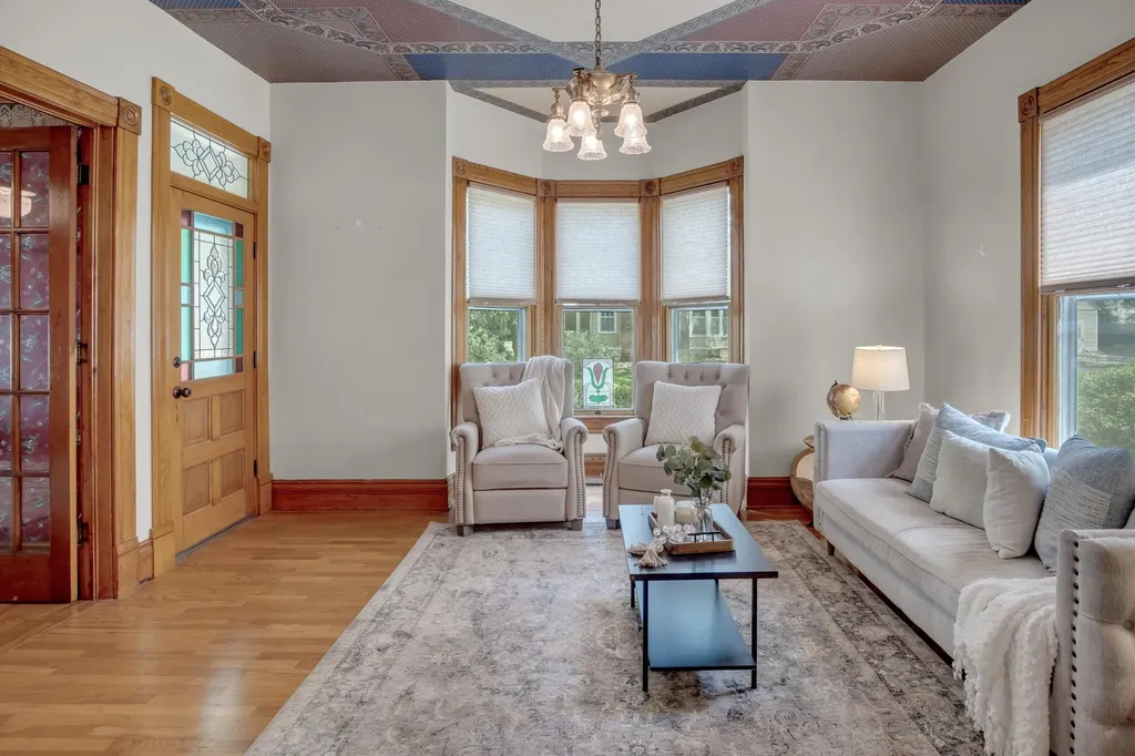 309 E 4th Street Newton KS 67114