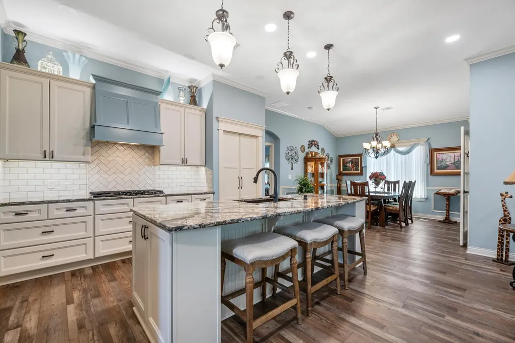 3632 N Lakeway Court Wichita KS 67205