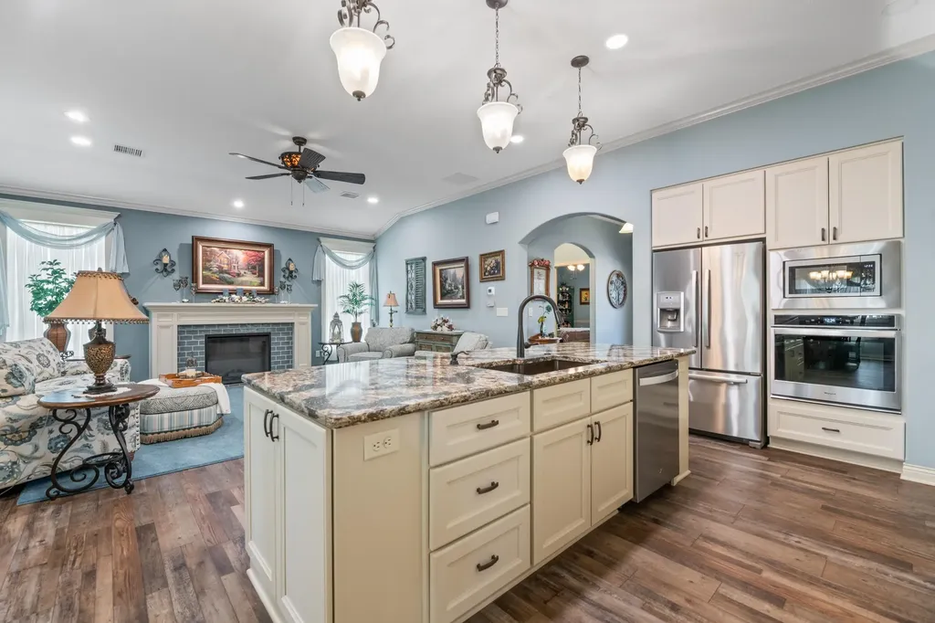 3632 N Lakeway Court Wichita KS 67205