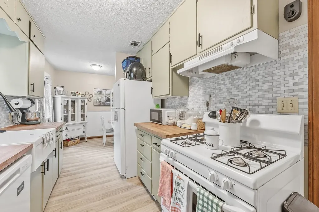 712 E 17th Winfield KS 67156