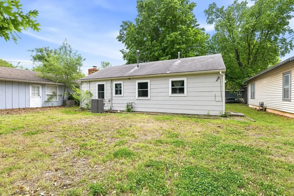 712 E 17th Winfield KS 67156