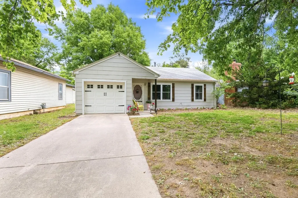 712 E 17th Winfield KS 67156