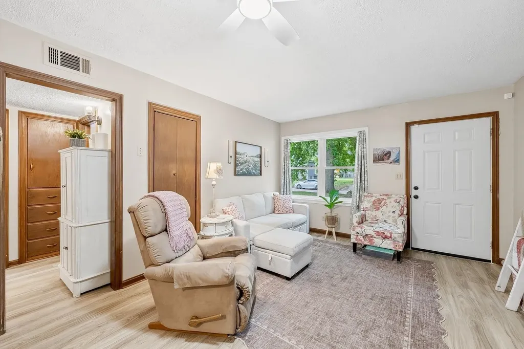 712 E 17th Winfield KS 67156